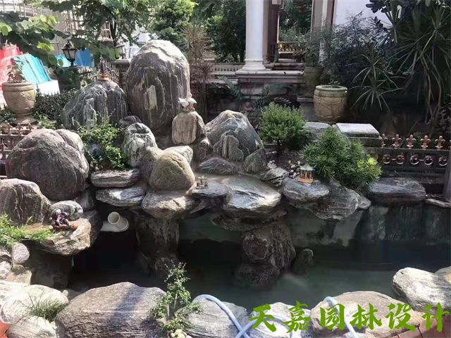 李沧小型庭院假山鱼池